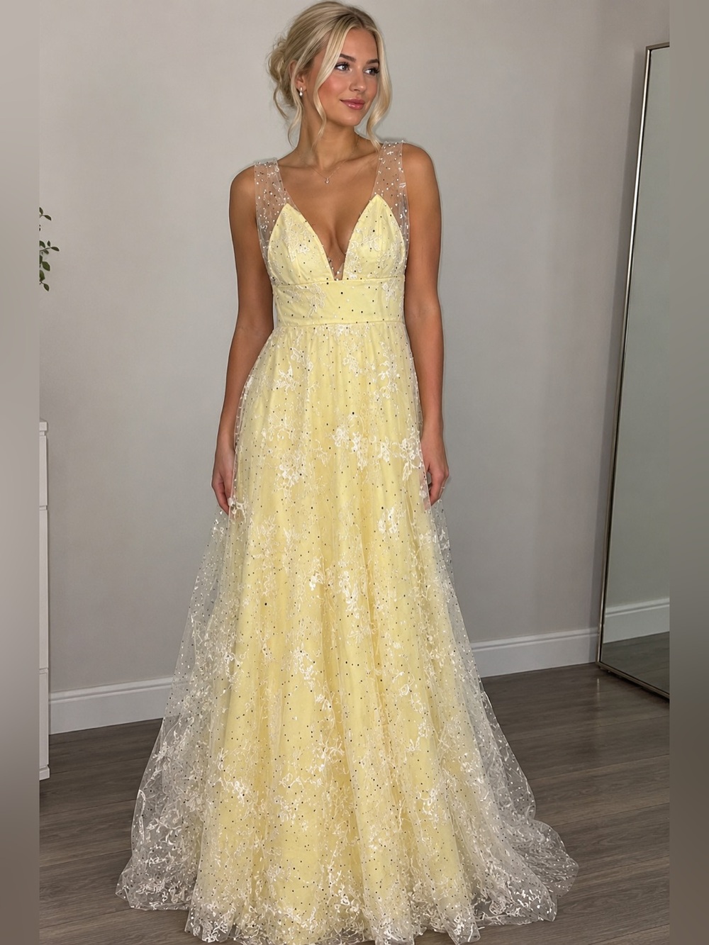 Elegant Yellow Tulle Evening Gown